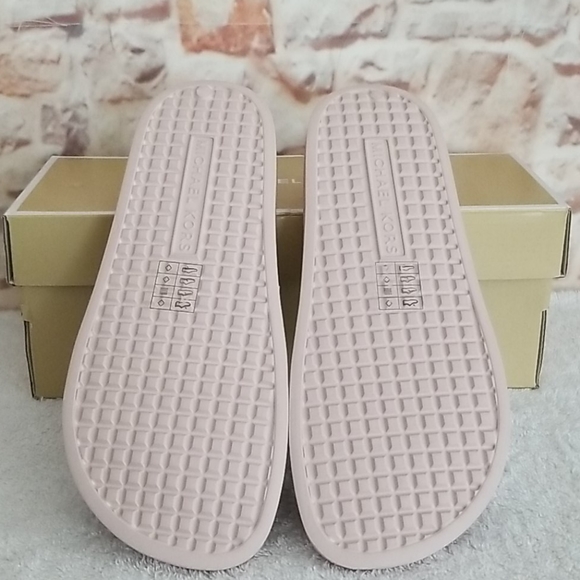 New Michael Kors Gilmore Slide Sandals - Picture 6 of 8